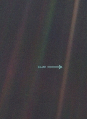  El Pálido Punto Azul. Imagen de la Tierra tomada desde el Voyager 1 desde una distancia de 6000 millones de kilómetros. 