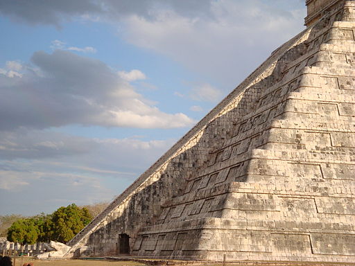  Templo de Chichén Itzá, foto tomada el 21 de marzo de 2009. Crédito: Wikipedia.  