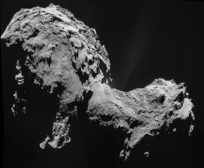  Cometa 67P/Churyumov-Gerasimenko. Fotografía tomada por la cámara a bordo de Rosetta (NavCam) el 19 de septiembre de 2014,  a 28.6 km del cometa.  Crédito de la imagen: Agencia Espacial Europea/Rosetta/NAVCAM 